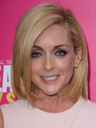 How tall is Jane Krakowski?